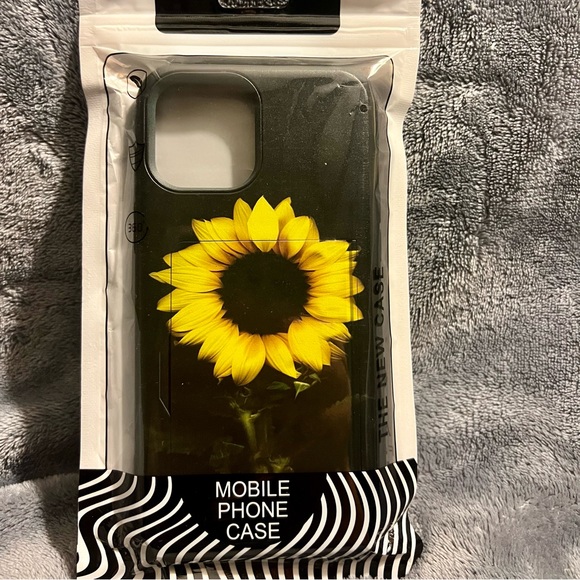 iPhone 12 Pro sunflower phone case - Picture 1 of 2